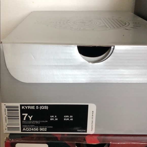 Nike Kyrie 5. Grade school size 7 - Picture 8 of 8